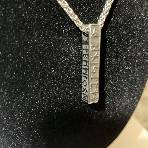 STAINLESS STEEL VIKING/CELTIC PENDANT AND CHAIN. - Picture 5 of 5